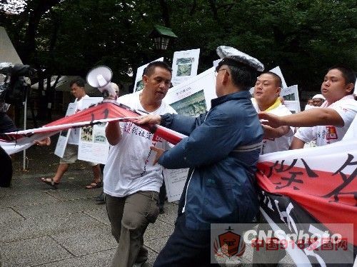 图:高金素梅率队突袭靖国神社现场直击