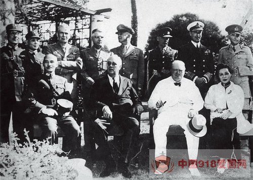 1943年11月25日,蒋介石、丘吉尔、罗斯福及宋美龄在开罗会议期间合影